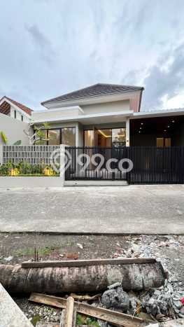 Rumah Luas Asri 3 KT Siap Pakai di Sleman Yogyakarta Rumah Luas Asri 3 KT Siap Pakai di Sleman Yogyakarta