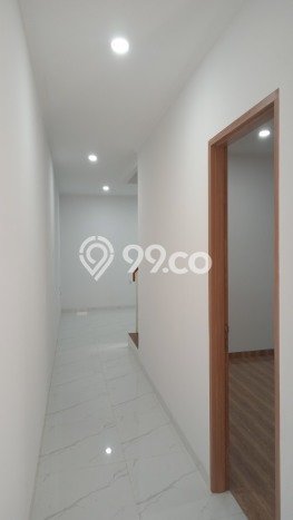 Rumah Area Strategis di Tomang, Jakarta Barat, LT 85m² Bangunan 160m² Rumah Area Strategis di Tomang, Jakarta Barat, LT 85m² Bangunan 160m²