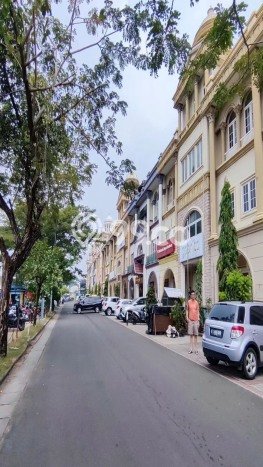Unit Ruko Dijual di Jakarta Barat LT 67m2 & LB 200m2 Unit Ruko Dijual di Jakarta Barat LT 67m2 & LB 200m2