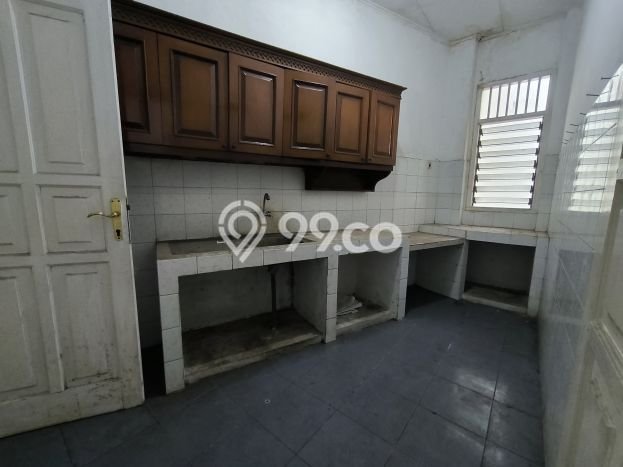 Rumah Strategis dengan Luas Tanah 180m2m² dan Luas Bangunan 200m2m² di Kawasan Kebon Jeruk, Jakarta Barat Rumah Strategis dengan Luas Tanah 180m2m² dan Luas Bangunan 200m2m² di Kawasan Kebon Jeruk, Jakarta Barat