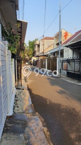 Rumah 2 KT 1 KM Newly Renovated di Puri Indah, Dekat Mal, Jakarta Barat Rumah 2 KT 1 KM Newly Renovated di Puri Indah, Dekat Mal, Jakarta Barat