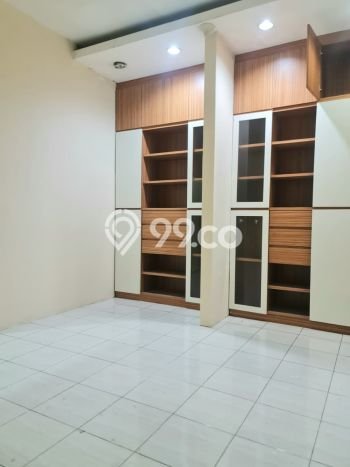 Ruko untuk Disewa di Pusat Jakarta Barat Luas Bangunan 450m2 Ruko untuk Disewa di Pusat Jakarta Barat Luas Bangunan 450m2