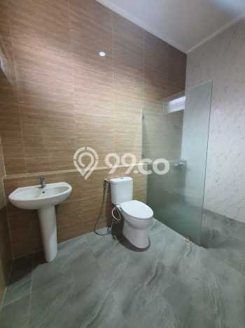 Disewakan! Rumah 3 Kamar Tidur &
2 Kamar Mandi di Villa Melati Mas, Tangerang Selatan Disewakan! Rumah 3 Kamar Tidur &
2 Kamar Mandi di Villa Melati Mas, Tangerang Selatan