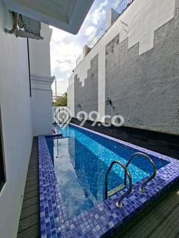 Hunian Elit LB 550m2 Siap Huni Desain Elegan di Bintaro, Tangerang Selatan Hunian Elit LB 550m2 Siap Huni Desain Elegan di Bintaro, Tangerang Selatan