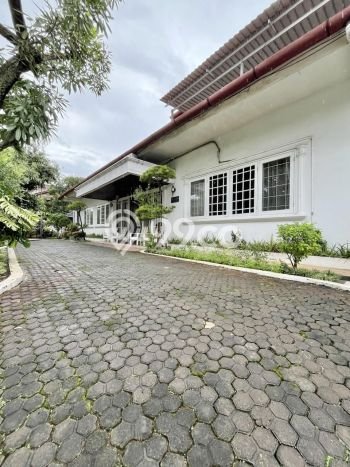 Hunian Elit LB 353m2 Siap Pakai Desain Elegan di Lebak Bulus, Jakarta Selatan Hunian Elit LB 353m2 Siap Pakai Desain Elegan di Lebak Bulus, Jakarta Selatan
