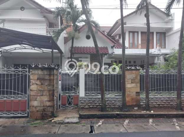 Siap Huni Hunian Elit 5 Kamar di Kebayoran Baru Dekat ke Mana Pun Siap Huni Hunian Elit 5 Kamar di Kebayoran Baru Dekat ke Mana Pun