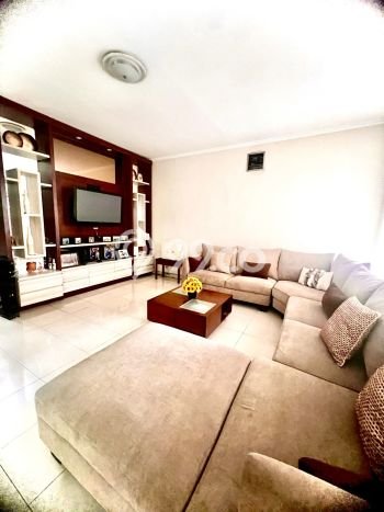 Hunian Mewah LB 250m2 Siap Pakai Desain Elegan di Bintaro, Tangerang Selatan Hunian Mewah LB 250m2 Siap Pakai Desain Elegan di Bintaro, Tangerang Selatan