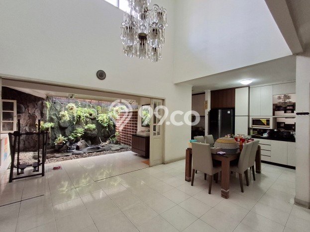 Hunian Mewah LB 250m2 Siap Pakai Desain Elegan di Bintaro, Tangerang Selatan Hunian Mewah LB 250m2 Siap Pakai Desain Elegan di Bintaro, Tangerang Selatan