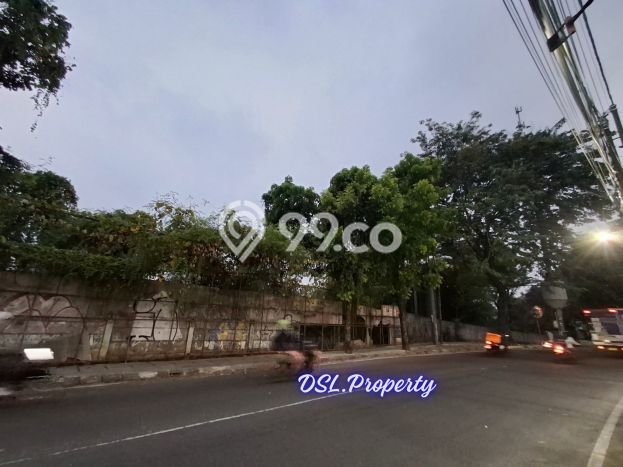 Tanah Dijual Lokasi Strategis di Jakarta Selatan dengan Luas 8257m2 Tanah Dijual Lokasi Strategis di Jakarta Selatan dengan Luas 8257m2