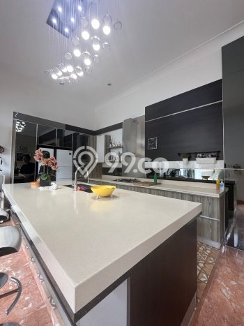 Jual Rumah Luas Megah Dengan View Eksklusif di Gading Serpong, Tangerang Jual Rumah Luas Megah Dengan View Eksklusif di Gading Serpong, Tangerang