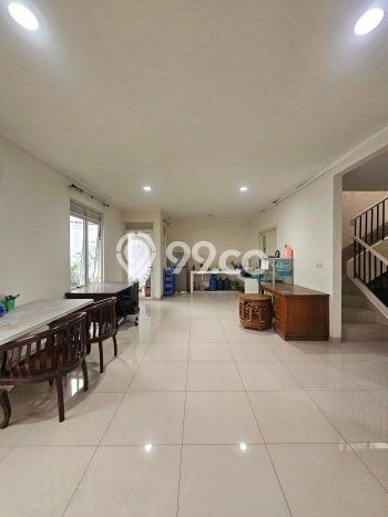 Rumah Modern 4 Kamar LT 200m2 di Suvarna Sutera Rumah Modern 4 Kamar LT 200m2 di Suvarna Sutera