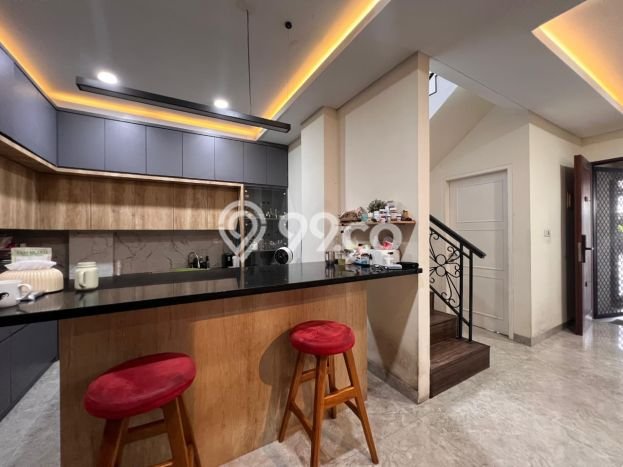 Hunian Mewah LB 250m2 Siap Pakai Desain Elegan di Gading Serpong, Tangerang Hunian Mewah LB 250m2 Siap Pakai Desain Elegan di Gading Serpong, Tangerang