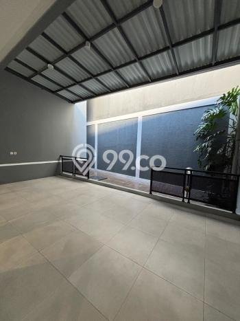Rumah Mewah LB 200m2 Siap Pakai Desain Elegan di Gading Serpong, Tangerang Rumah Mewah LB 200m2 Siap Pakai Desain Elegan di Gading Serpong, Tangerang