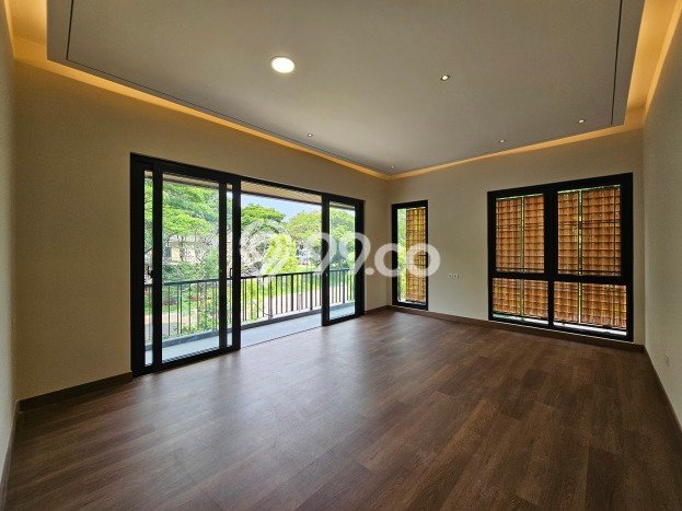 Rumah di BSD Eminent, Tangerang, Luas 234m² LB 380m² Rumah di BSD Eminent, Tangerang, Luas 234m² LB 380m²