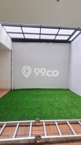 Rumah Mewah LB 215m2 Siap Pakai Desain Elegan di Cirendeu, Jakarta Selatan Rumah Mewah LB 215m2 Siap Pakai Desain Elegan di Cirendeu, Jakarta Selatan