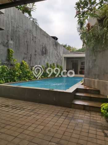 Hunian Minimalis dengan LT 500m2 & LB 500m2 Disewakan di Simprug Garden Hunian Minimalis dengan LT 500m2 & LB 500m2 Disewakan di Simprug Garden