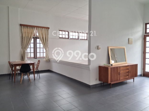 Lokasi terbaik! Rumah siap pakai disewakan di Cilandak LB 330m2 Lokasi terbaik! Rumah siap pakai disewakan di Cilandak LB 330m2