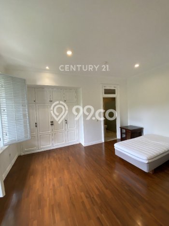 Disewakan Rumah Strategis di Pondok Indah LT 422m2 / LB 650m2 Siap Huni Disewakan Rumah Strategis di Pondok Indah LT 422m2 / LB 650m2 Siap Huni
