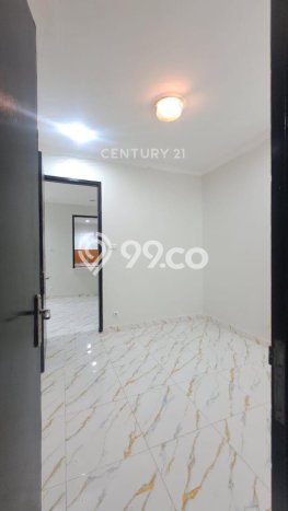 Rumah Mewah LB 215m2 Siap Pakai Desain Elegan di Cirendeu, Jakarta Selatan Rumah Mewah LB 215m2 Siap Pakai Desain Elegan di Cirendeu, Jakarta Selatan