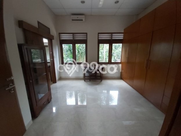 Disewakan! Rumah 4 Kamar Tidur &
4 Kamar Mandi di Kemang, Jakarta Selatan Disewakan! Rumah 4 Kamar Tidur &
4 Kamar Mandi di Kemang, Jakarta Selatan