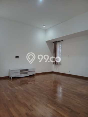 Disewakan! Rumah 4 Kamar Tidur &
4 Kamar Mandi di Setra Duta, Bandung Disewakan! Rumah 4 Kamar Tidur &
4 Kamar Mandi di Setra Duta, Bandung