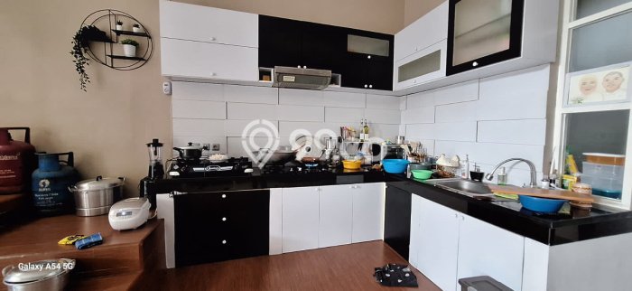 HARGA SPECIAL! Rumah Asri di Harapan Indah, LT 144m² Bangunan 250m² HARGA SPECIAL! Rumah Asri di Harapan Indah, LT 144m² Bangunan 250m²