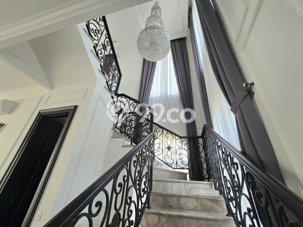 Rumah Strategis , Tangerang Selatan, Luas 310m2m² LB 365m2m² Rumah Strategis , Tangerang Selatan, Luas 310m2m² LB 365m2m²