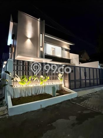 Rumah Luxury Modern Tanpa Renovasi di BSD City Tangerang Rumah Luxury Modern Tanpa Renovasi di BSD City Tangerang