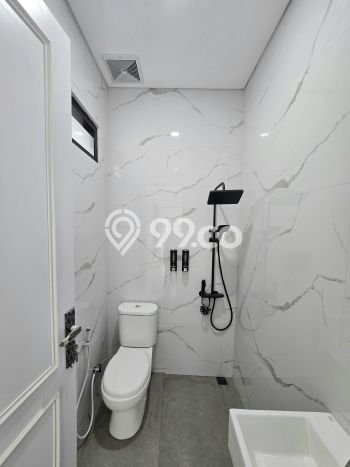 For Sale! Luxury House LT 156m2 Desain Elegan di Sektor 9-Bintaro For Sale! Luxury House LT 156m2 Desain Elegan di Sektor 9-Bintaro