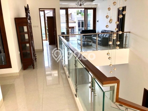 Rumah Luxury Modern Tanpa Renovasi di Pulomas Jakarta Timur Rumah Luxury Modern Tanpa Renovasi di Pulomas Jakarta Timur