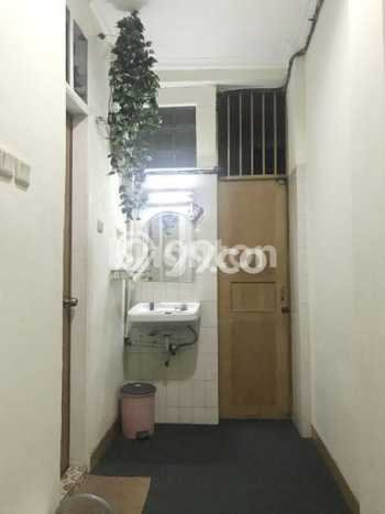 Rumah 4 Kamar Lengkap Dikontrakkan di Menteng Harga Kompetitif Rumah 4 Kamar Lengkap Dikontrakkan di Menteng Harga Kompetitif