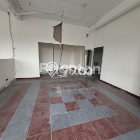 Ruko Disewa di Jakarta Timur dengan LB 400m2 Area Komersial Ramai Ruko Disewa di Jakarta Timur dengan LB 400m2 Area Komersial Ramai