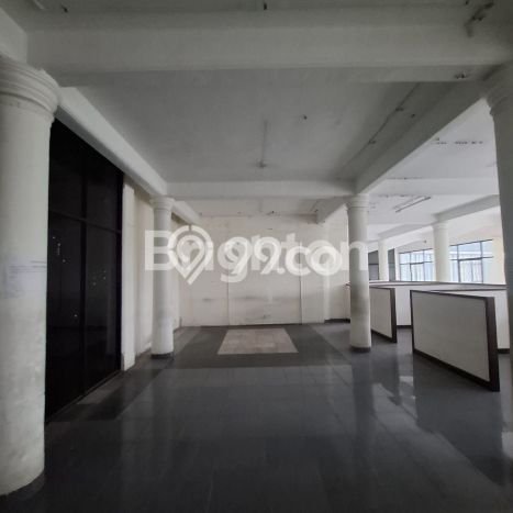 Ruko Disewa di Jakarta Timur dengan LB 400m2 Area Komersial Ramai Ruko Disewa di Jakarta Timur dengan LB 400m2 Area Komersial Ramai