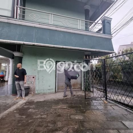 Ruko Disewa di Jakarta Timur dengan LB 400m2 Area Komersial Ramai Ruko Disewa di Jakarta Timur dengan LB 400m2 Area Komersial Ramai