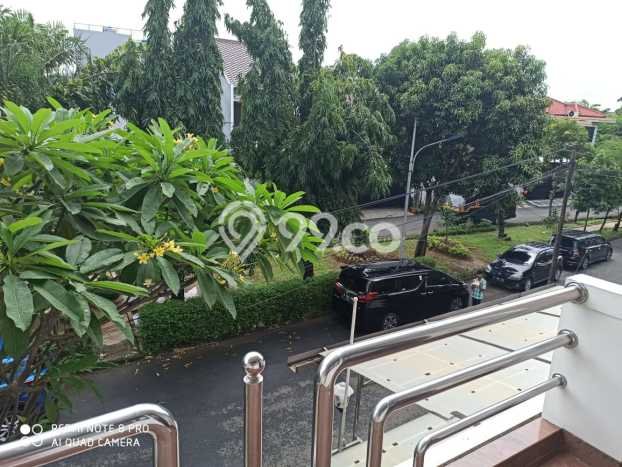 Siap Huni Rumah Mewah 5 Kamar di Kembangan Dekat ke Mana Pun Siap Huni Rumah Mewah 5 Kamar di Kembangan Dekat ke Mana Pun