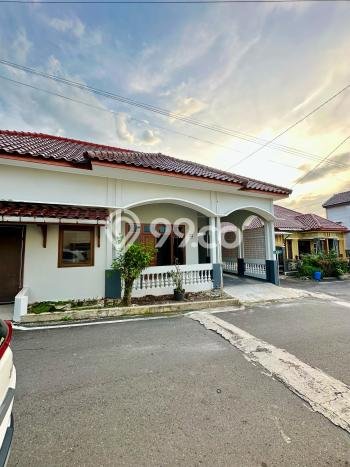 For Sale Rumah 3 Kamar Lokasi Ideal Bagus dan Strategis di Banyumanik For Sale Rumah 3 Kamar Lokasi Ideal Bagus dan Strategis di Banyumanik