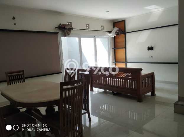 Lokasi strategis! Rumah siap pakai dikontrakkan di Banyumanik LB 210m2 Lokasi strategis! Rumah siap pakai dikontrakkan di Banyumanik LB 210m2