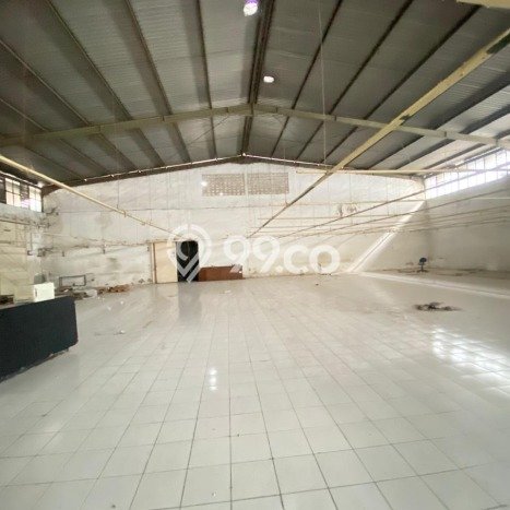 Unit Gudang Disewakan di Cigondewah di Area Ramai & Strategis Unit Gudang Disewakan di Cigondewah di Area Ramai & Strategis