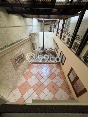 Hunian 11 Kamar Lengkap Dikontrakkan di Kebayoran Baru Harga Kompetitif Hunian 11 Kamar Lengkap Dikontrakkan di Kebayoran Baru Harga Kompetitif