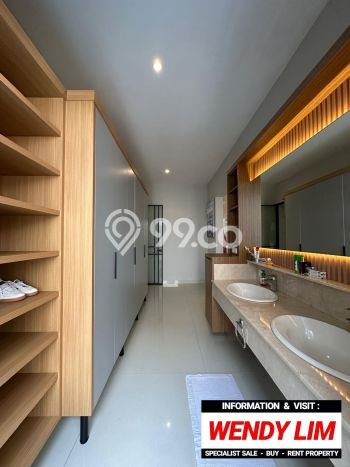 Rumah Elit Modern Tanpa Renovasi di Mega Kuningan Jakarta Selatan Rumah Elit Modern Tanpa Renovasi di Mega Kuningan Jakarta Selatan