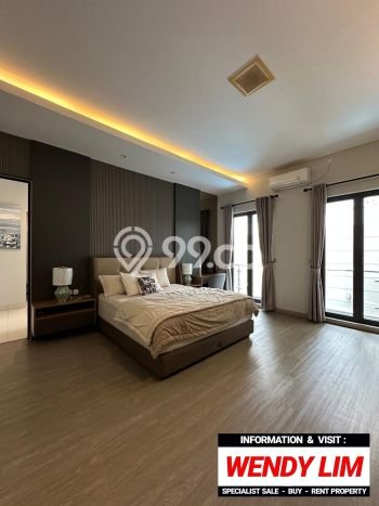 Rumah Elit Modern Tanpa Renovasi di Mega Kuningan Jakarta Selatan Rumah Elit Modern Tanpa Renovasi di Mega Kuningan Jakarta Selatan