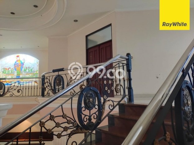 Dijual Rumah Premium dengan Fasilitas Sekitar Komplit di Mulyorejo, Surabaya Dijual Rumah Premium dengan Fasilitas Sekitar Komplit di Mulyorejo, Surabaya