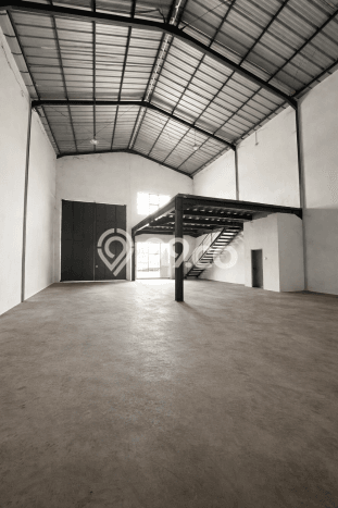 Gudang Disewa di Tangerang dengan LB 225m2 Area Komersial Ramai Gudang Disewa di Tangerang dengan LB 225m2 Area Komersial Ramai