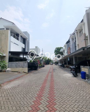 Rumah Elit Modern Tanpa Renovasi di Taman Grisenda Jakarta Utara Rumah Elit Modern Tanpa Renovasi di Taman Grisenda Jakarta Utara