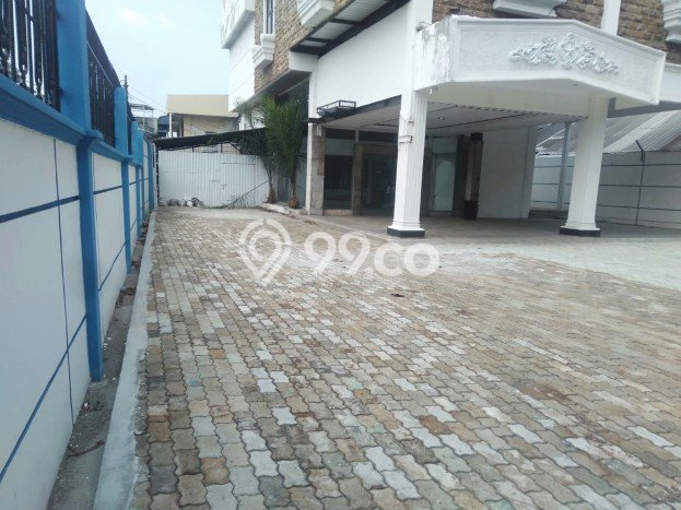 LOKASI TERBAIK! Kantor di Daan Mogot, Luas 1200m², Area Bisnis LOKASI TERBAIK! Kantor di Daan Mogot, Luas 1200m², Area Bisnis