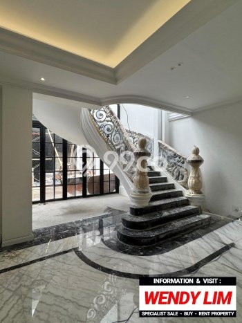 Ready to Use! Luxury House LT 1025m2 Desain Elegan di Pondok Indah Ready to Use! Luxury House LT 1025m2 Desain Elegan di Pondok Indah