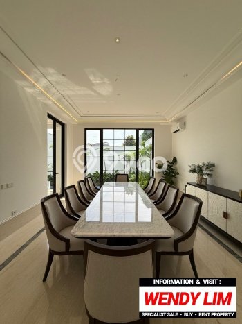 Jual Rumah Luas Megah Dengan View Cantik di Kemang, Jakarta Selatan Jual Rumah Luas Megah Dengan View Cantik di Kemang, Jakarta Selatan
