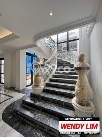 Ready to Use! Luxury House LT 1025m2 Desain Elegan di Pondok Indah Ready to Use! Luxury House LT 1025m2 Desain Elegan di Pondok Indah