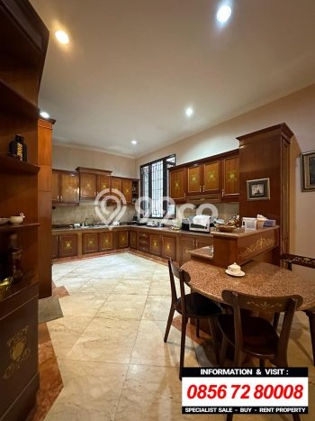 Rumah Mewah Siap Huni LT 1009m2 di Kebayoran Baru, Jakarta Selatan Rumah Mewah Siap Huni LT 1009m2 di Kebayoran Baru, Jakarta Selatan