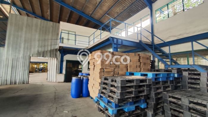 Gudang Lokasi Bisnis di Jati Uwung, Luas 3200m², Akses Utama Gudang Lokasi Bisnis di Jati Uwung, Luas 3200m², Akses Utama